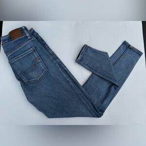 American Eagle size 2 short hi-rise jegging stretch  Blue Denim Jeans